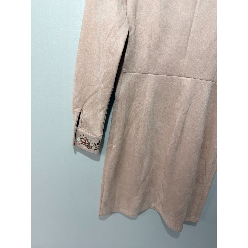 Modesees Womens Blush Faux Suede Embroidered Floral Button Shirt NWT Small - Picture 13 of 14